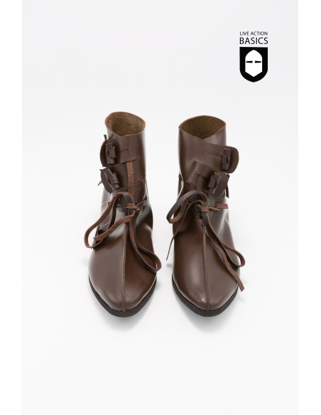 Botas altas medievais com fecho...
