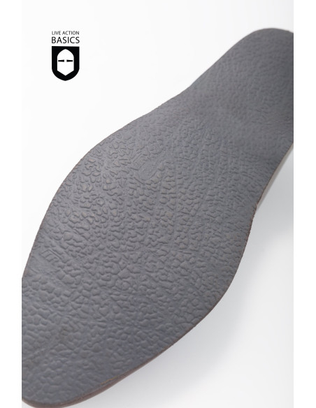 Botas altas medievais com fecho...