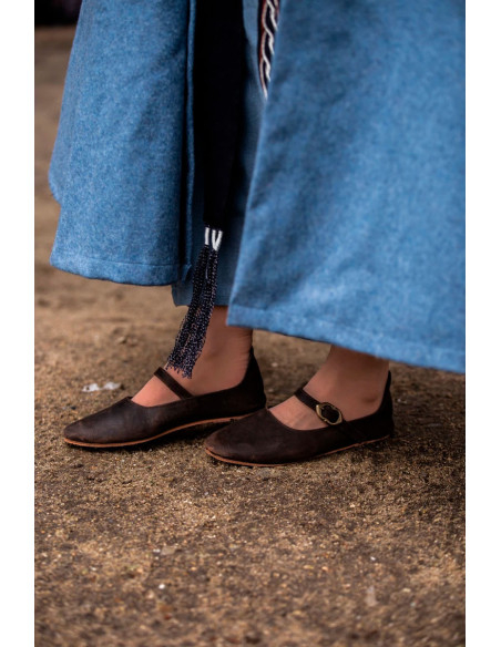 Sapatos femininos medievais modelo...