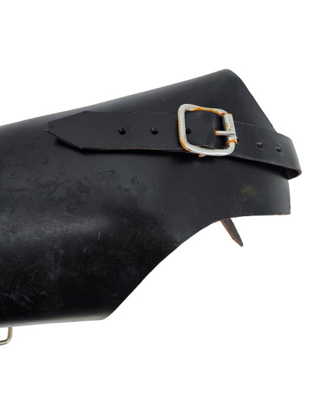 Pernas medievais em couro e aço -...