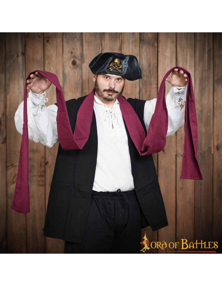 Tela cor de vinho com cinto de pirata...