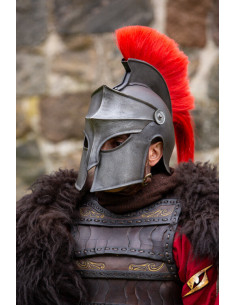 Capacete corinthiano com pluma, acabamento escuro