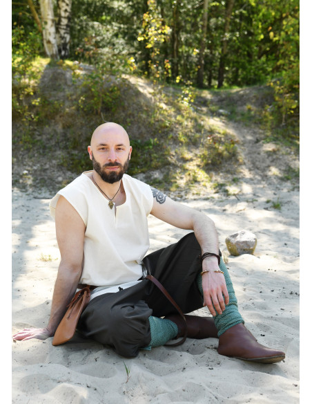 Túnica medieval sem mangas modelo...