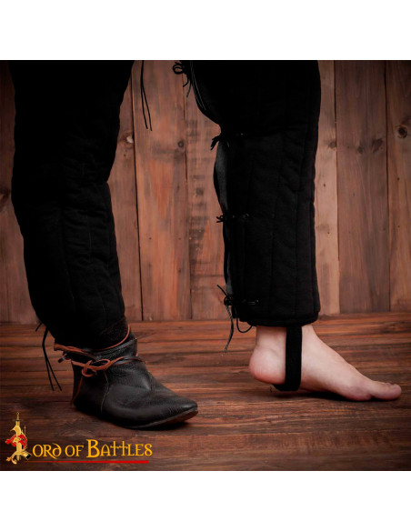 Pernas medievais acolchoadas modelo...