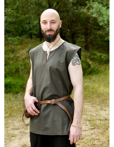 Túnica medieval sem mangas modelo...