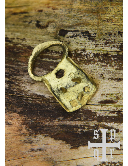 Fivela de cinto medieval em latão...