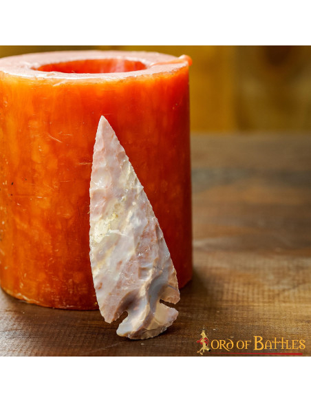 Ponta de flecha feita à mão em pedra...