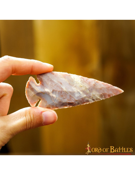 Ponta de flecha feita à mão em pedra...