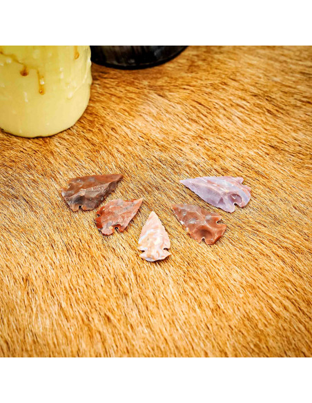 Ponta de flecha feita à mão em pedra...