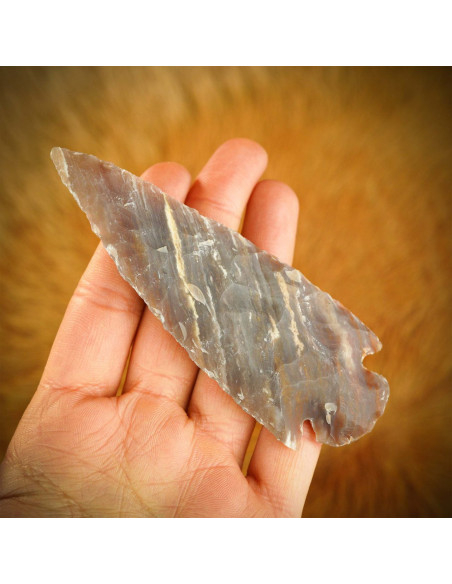 Ponta de flecha feita à mão em pedra...