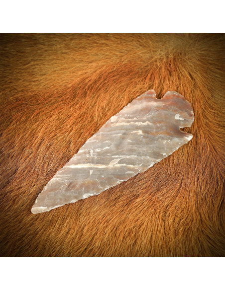 Ponta de flecha feita à mão em pedra...