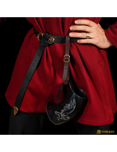 Jarro medieval com design de corvo...