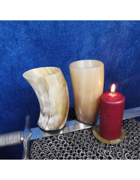 Conjunto de 2 copos vikings de chifre...