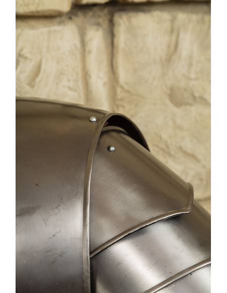 Omoplatas medievais de aço polido...