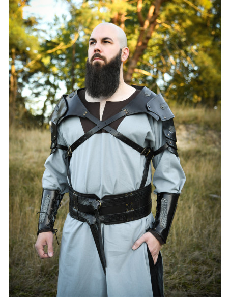 Ombreira medieval de couro modelo...