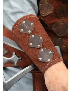 Brazalete medieval de couro modelo Vidar, cor marrom 2