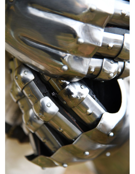 Manoplas medievais do século XIV com...