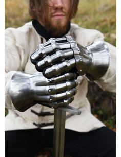 Manoplas medievais século XIV. relógio de areia 2