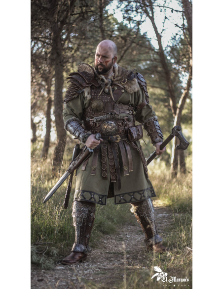 Grebas vikingas Bárbaros com gravuras