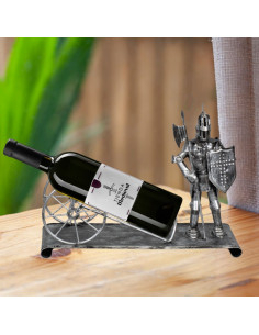 Guerreiro e canhão com suporte para garrafa