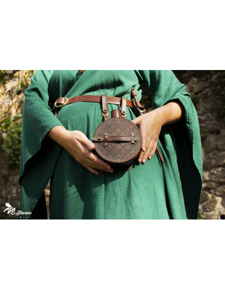 Cantil Explorer medieval em couro