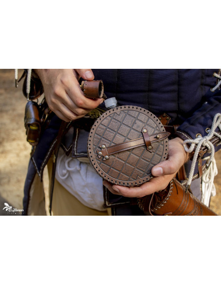 Cantil Explorer medieval em couro