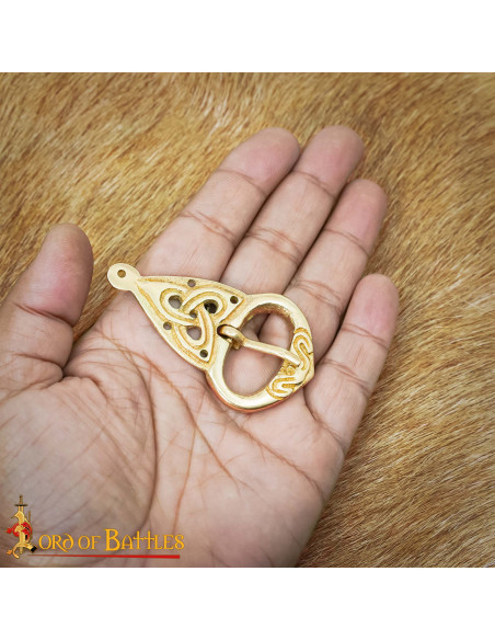 Fivela de cinto vikinga com nós celtas