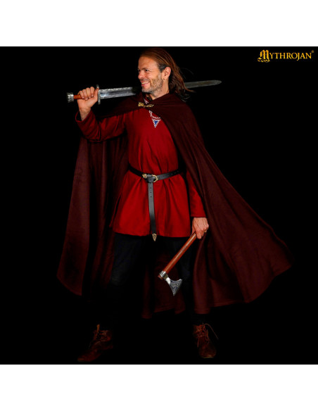 Capa medieval em lã com capuz e fecho