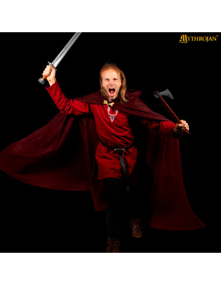 Capa medieval em lã com capuz e fecho