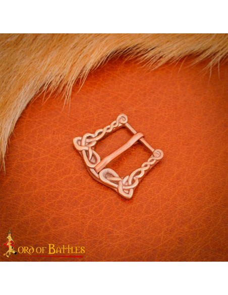 Fivela clássica em bronze com adornos...