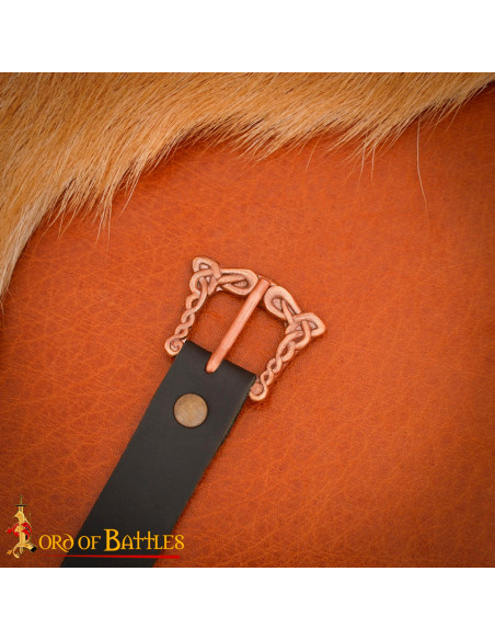 Fivela clássica em bronze com adornos...