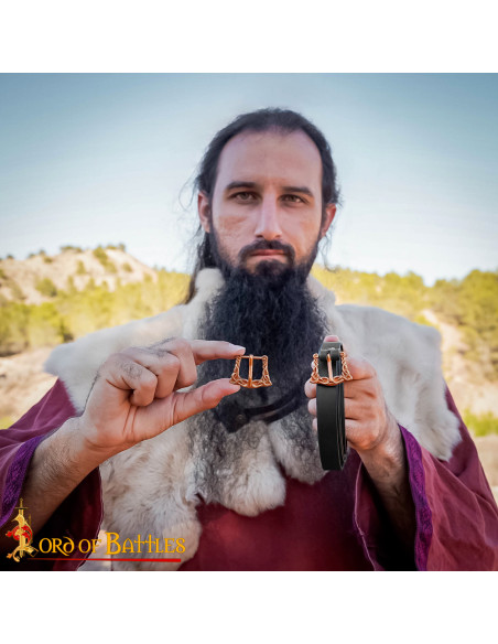 Fivela clássica em bronze com adornos...