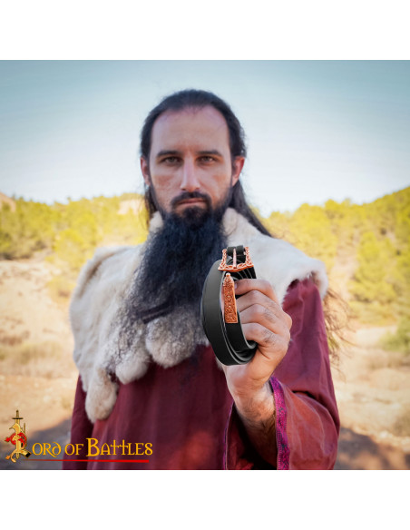 Fivela clássica em bronze com adornos...