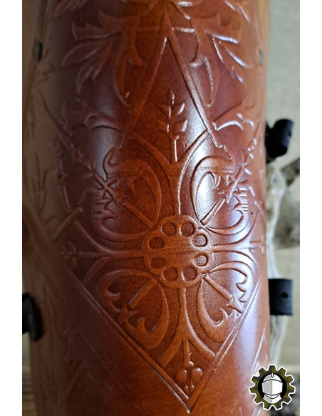 Grevas medievais em couro modelo...