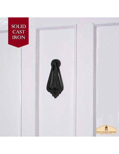 Aldava de porta medieval com anel em...