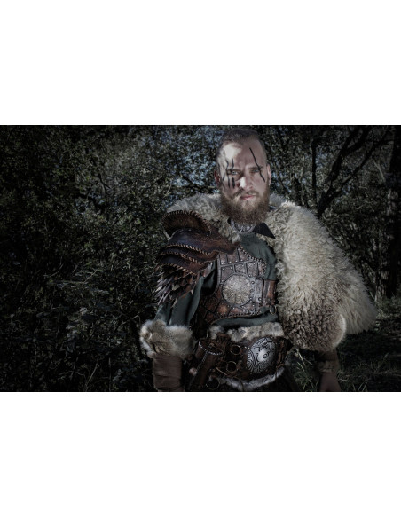 Peto de couro negro modelo Bárbaro