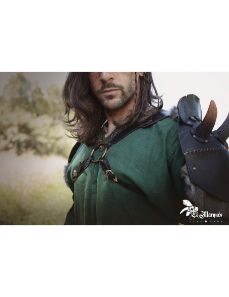 Hombrera grande de couro modelo Berseker