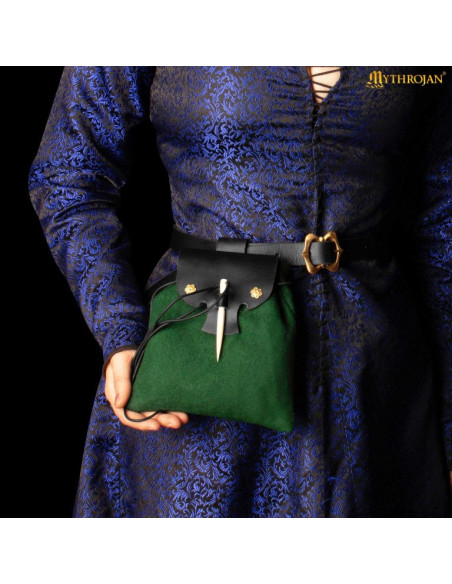 Bolso medieval, fecho de osso, em...