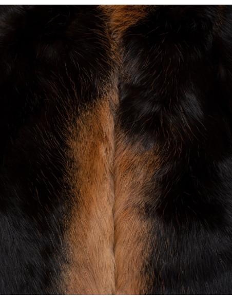 Capa medieval curta em pele de coelho