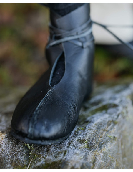 Botas medievais em couro modelo...