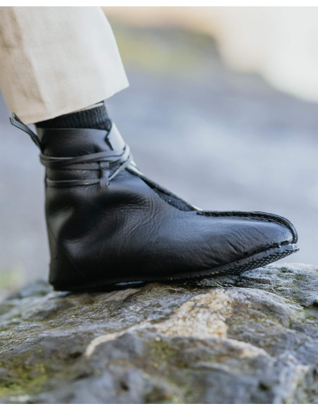 Botas medievais em couro modelo...