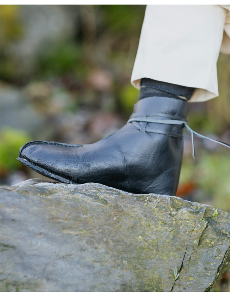 Botas medievais em couro modelo...