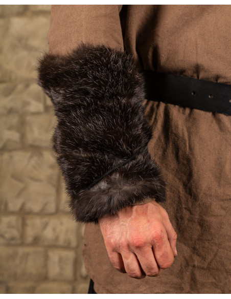 Brazaletes vikings de pele de coelho...