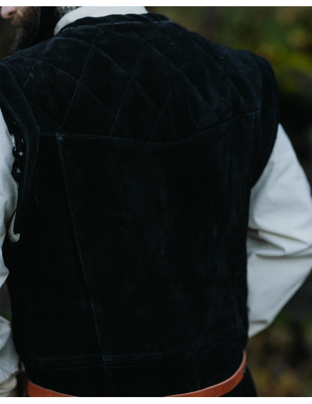 Colete medieval longo em camurça...