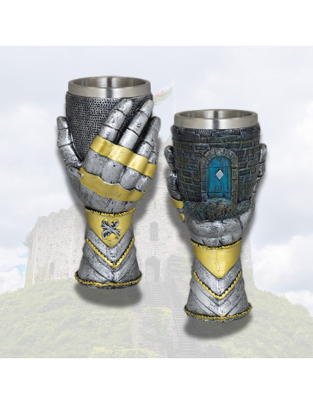 Copa medieval em resina mão de Guerreiro
