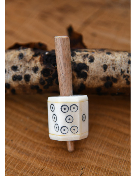 Dado giratório feito de osso