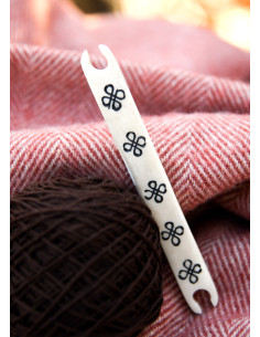 Lançadeira em osso com nós celtas 2