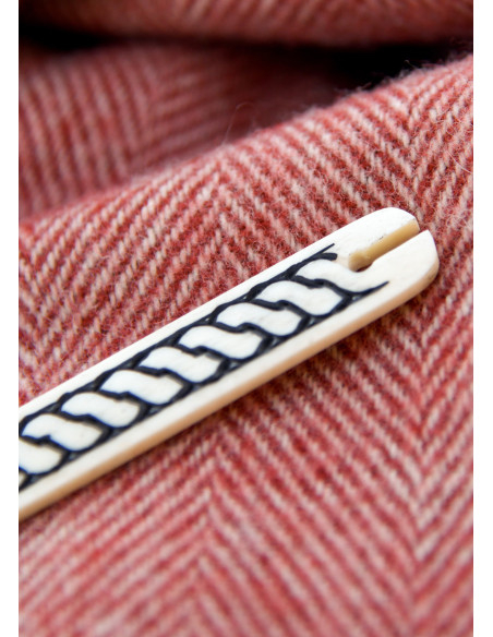 Lançadeira em osso com padrão trançado