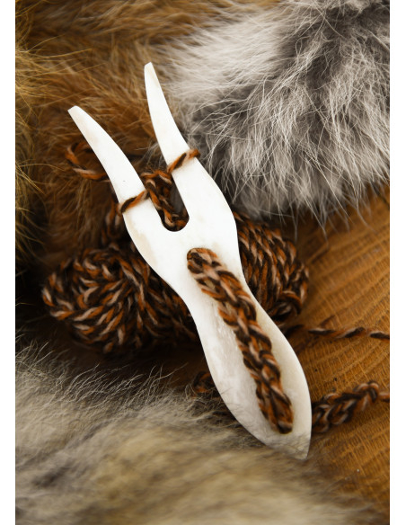 Lucet vikingo-medieval em osso