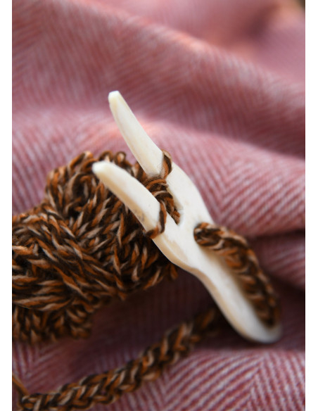 Lucet vikingo-medieval em osso